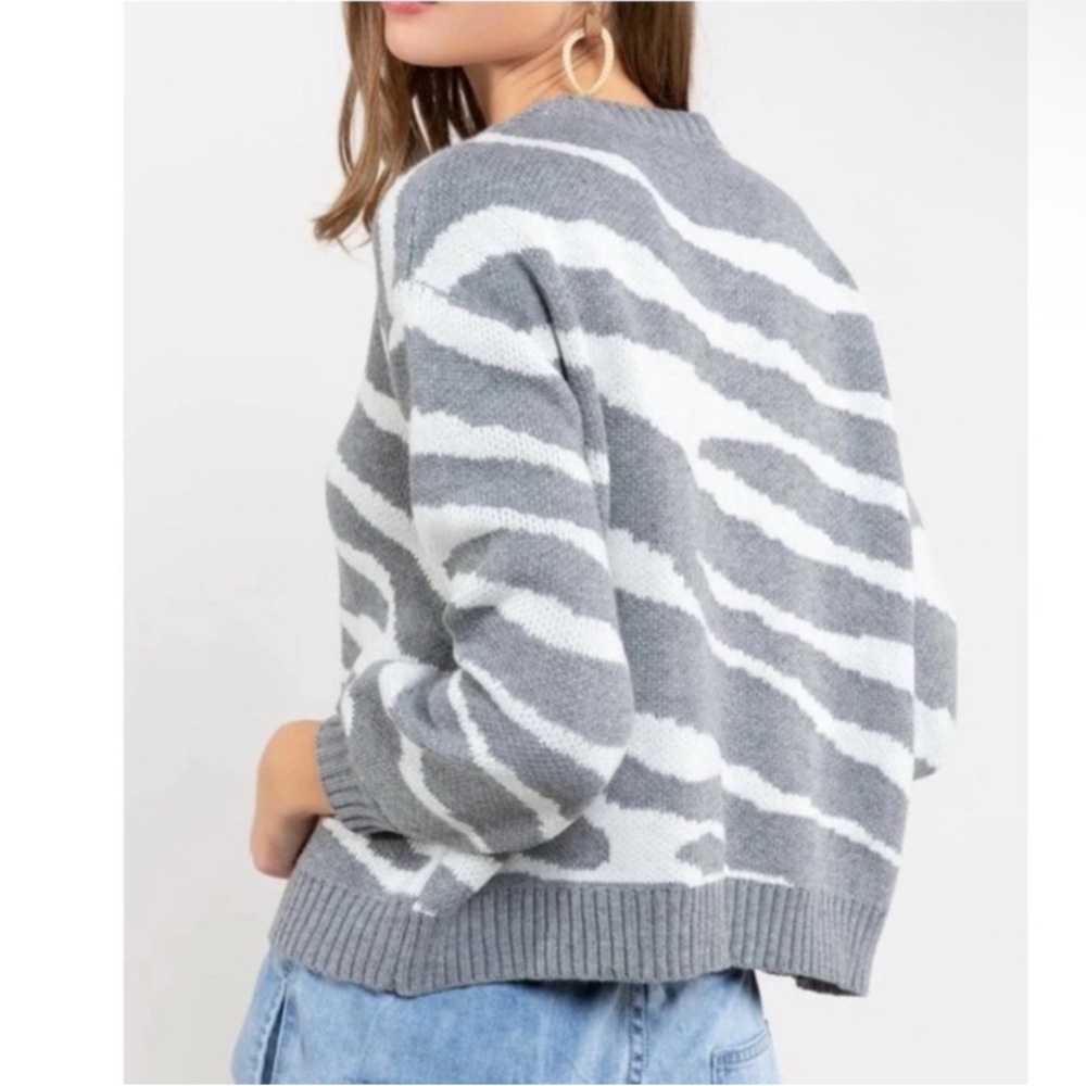 NEW POL Zebra Crewneck Oversized Sweater Grey White size S
